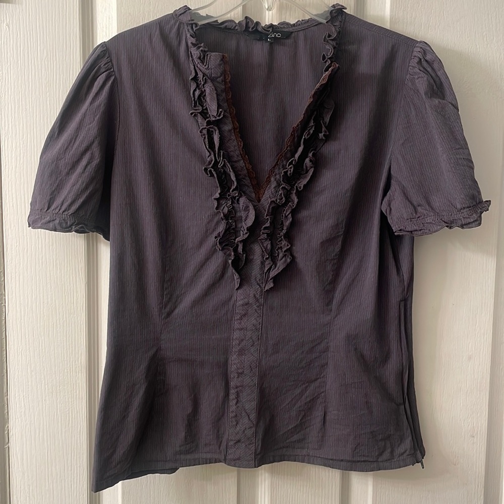 Chocolate brown pinstripe shortsleeved v-neck poplin ruffle blouse size large